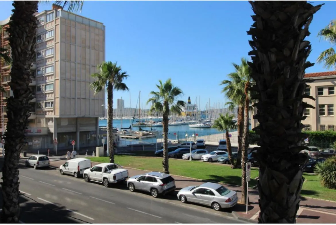 Studio Port Toulon 0*,  France